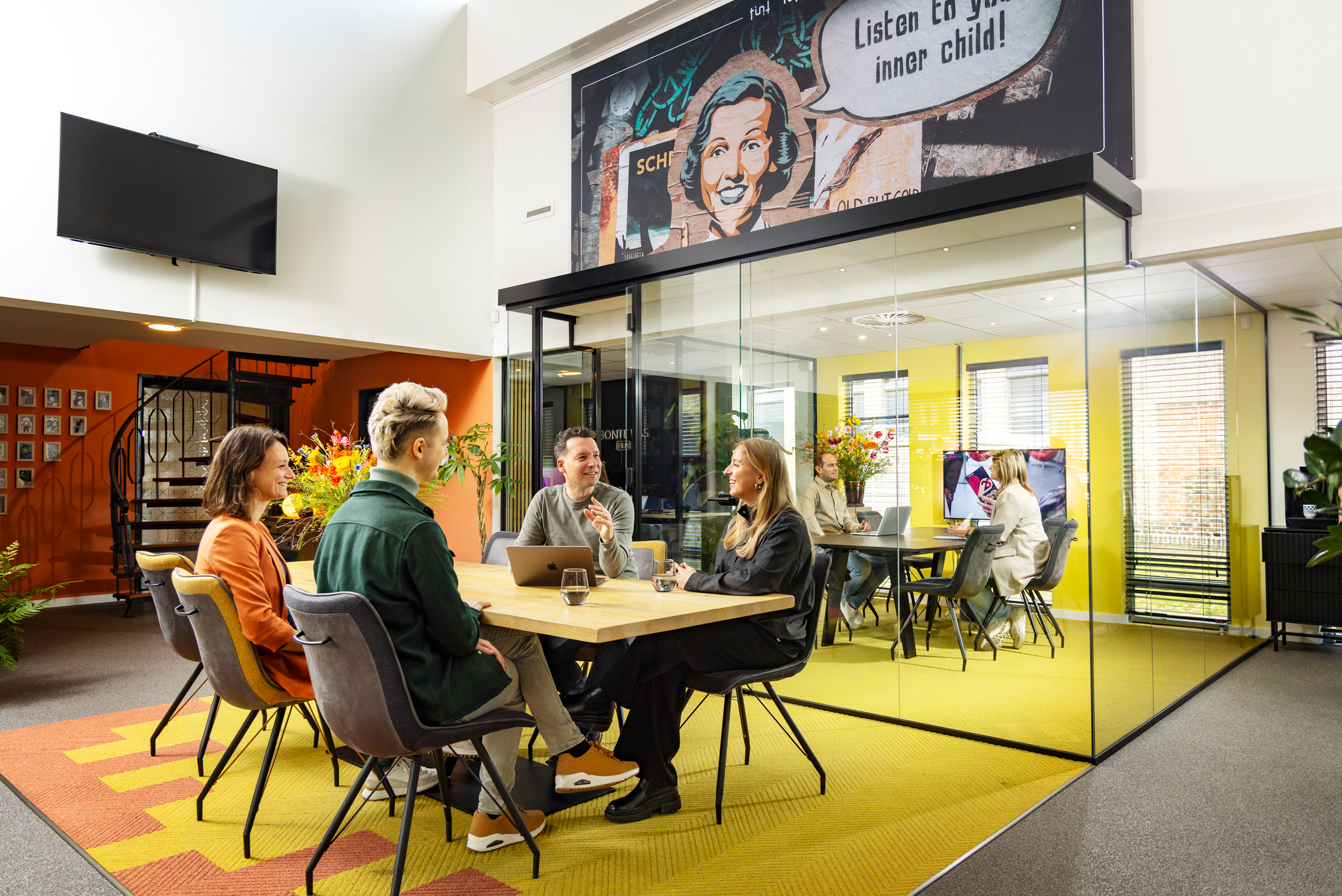 Het team van Bureau Tint in overleg
